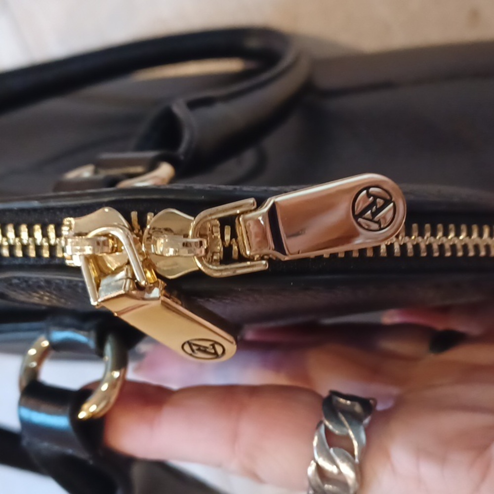 STUNNING Adrienne Vittadini Black Shoulder Bag - Picture 4 of 12